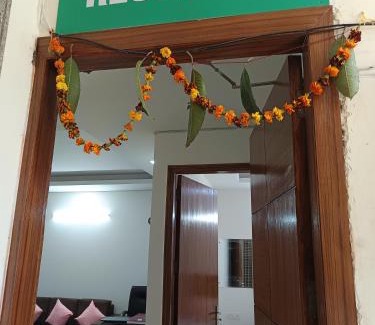 Jangpura House | Sapphire Home Stay Near Nizamuddin Railway Station