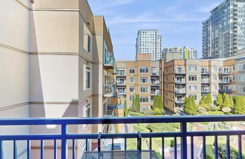 Belltown Apartment | Sapphire of Belltown Court