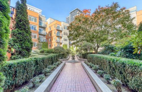 Belltown Apartment | Sapphire of Belltown Court