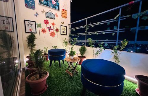 Greater Noida Apartment | Sapphire Skies By BuddiesHome