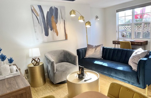 North Miami House | Sapphire Suite