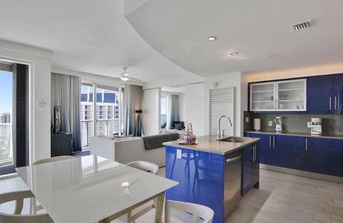 Central Beach Condo | Sapphire Suite | Beachfront, Gym + Pool!