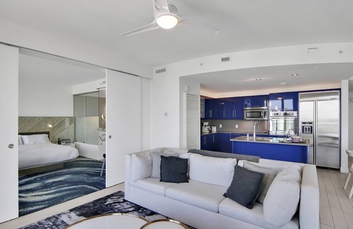 Central Beach Condo | Sapphire Suite | Beachfront, Gym + Pool!