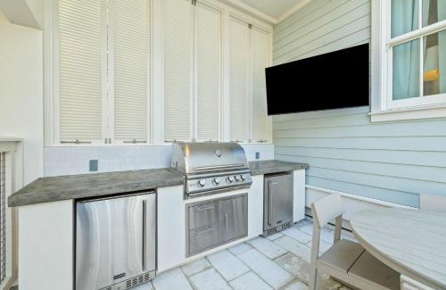 Watercolor House | Sapphire Sunset- 6BR 6,5BTH & 6 Seater Golf Cart in the Lake District of WaterColor home