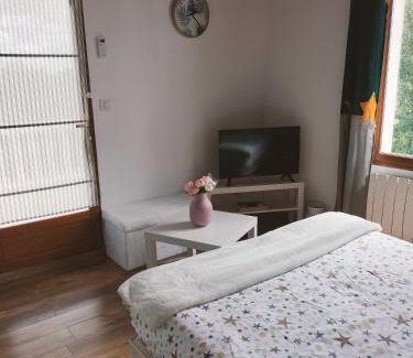 Les 3 Ponts Bed & Breakfast | Sara