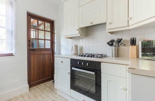 Taunton Cottage | Sarah’s Cottage Centre of Taunton Georgian Cottage