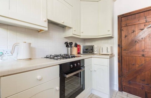 Taunton Cottage | Sarah’s Cottage Centre of Taunton Georgian Cottage