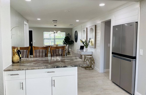 South Gate Ridge House | Sarasota Paradise Heated Pool Home Close to Siesta Key Beach.