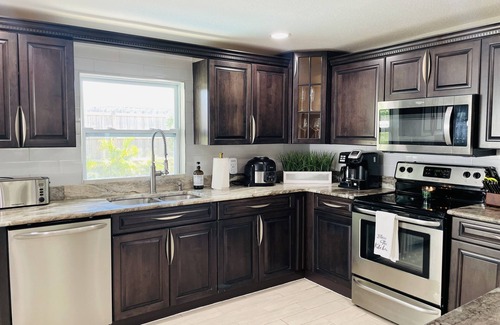 South Gate Ridge House | Sarasota Paradise Heated Pool Home Close to Siesta Key Beach.