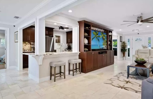 Trailer Estates House | Sarasota Waterfront - Boat Dock poo/spa, kayaks -12 min to Lido Beach & Downtown