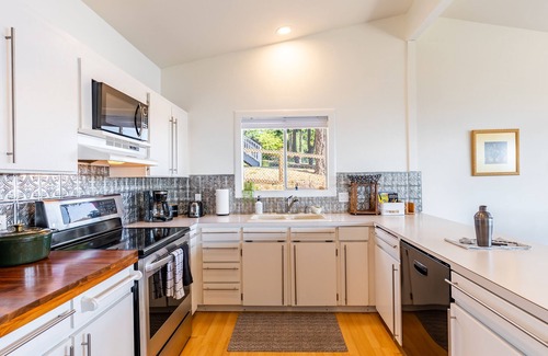 Langley House | Saratoga by the Sea by AvantStay | Panoramic View, Near Langley