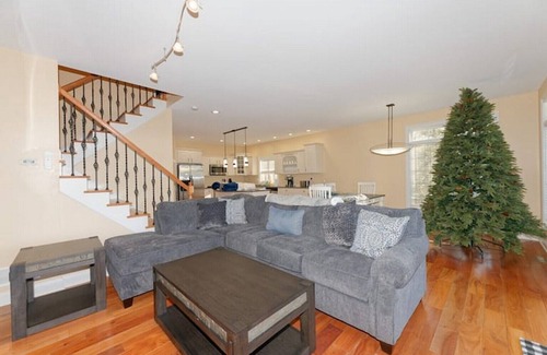 Saratoga Springs House | Saratoga Lake Front #2; minutes to The Track!