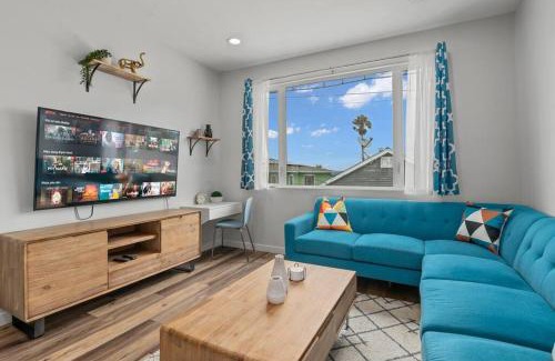 Point Loma Heights House | Saratoga Sunset - Rooftop Dining, 1 mile to Beach!