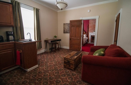Saratoga Springs Apartment | Saratoga Track Rental Downtown Saratoga