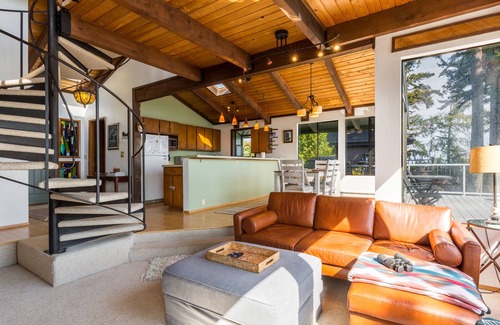 Langley House | Saratoga Vista by AvantStay | Waterfront Views
