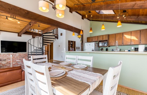 Langley House | Saratoga Vista by AvantStay | Waterfront Views