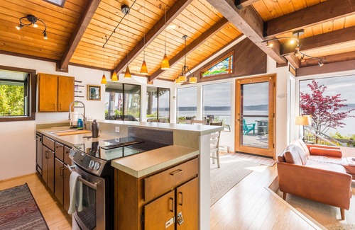 Langley House | Saratoga Vista by AvantStay | Waterfront Views