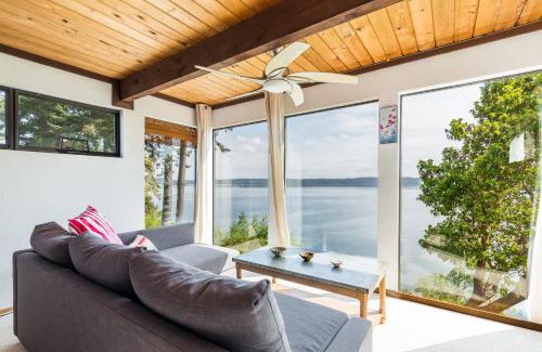 Langley House | Saratoga Vista by AvantStay Waterfront Views