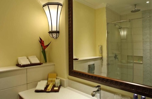 Nyali Bed & Breakfast | Sarova Whitesands Beach Resort & Spa 2