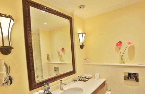 Nyali Bed & Breakfast | Sarova Whitesands Beach Resort & Spa 2