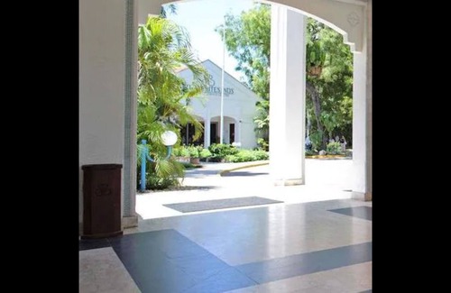 Nyali Bed & Breakfast | Sarova Whitesands Beach Resort & Spa 1