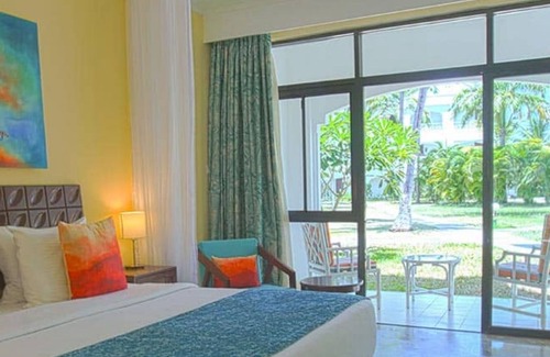 Nyali Bed & Breakfast | Sarova Whitesands Beach Resort & Spa 1