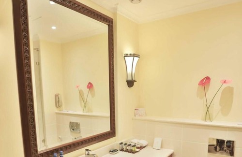 Nyali Bed & Breakfast | Sarova Whitesands Beach Resort & Spa 3