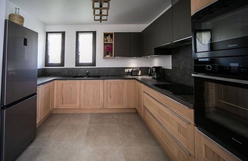 Sartene Apartment | SARTENE T3 APARTMENT ALL COMFORT, air conditioning free wifi private parking by name