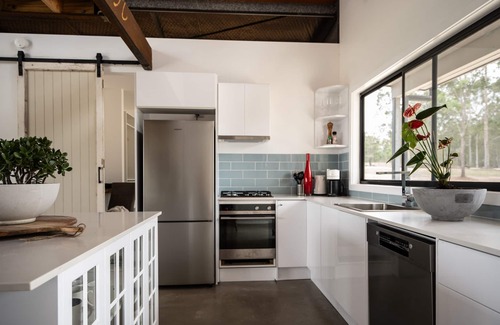 Rothbury House | Sascha's Retreat The Hunter Valley -Pokolbin - Pet friendly- Unlimited NBN Wi-Fi