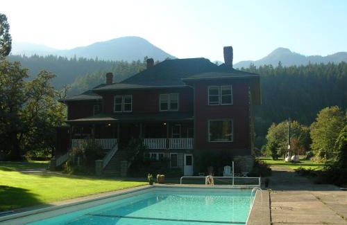 Agassiz Bed & Breakfast | Sasquatch Crossing Eco Lodge B&B
