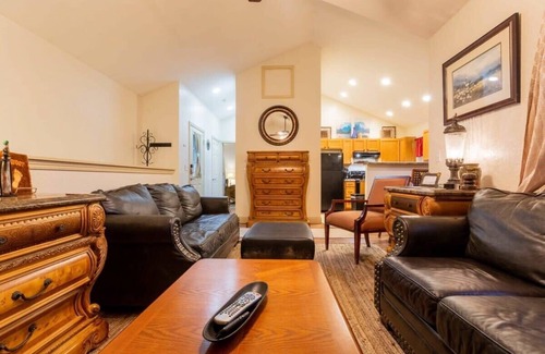 Gatlinburg Cabin | Sasquatch Lodge D: Gatlinburg Cabin - Family Friendly
