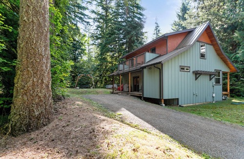 Warnick House | Sasquatch Mountain Hideaway, 3 Bed, 3 Bath W/Sauna, Hot Tub, Firepit & WiFi