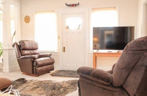 Baker County House | Sass House, Cozy 2 Bdrm Home! Fire Pit, Pets Stay Free!