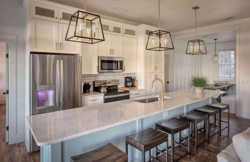Melrose on the Beach House | Sassafrass Cottage with Ocean Vista