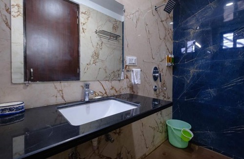 Lake Swaroop Sagar Hotel | Satkar Retreat