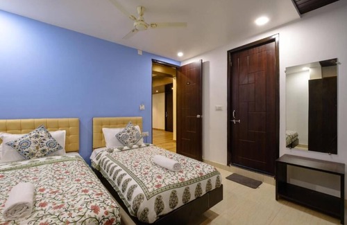 Lake Swaroop Sagar Hotel | Satkar Retreat
