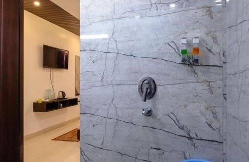 Lake Swaroop Sagar Hotel | Satkar Retreat