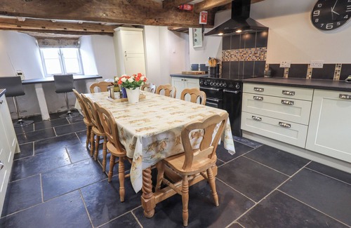 Satterthwaite Cottage | SATTERTHWAITE FARMHOUSE - SLEEP 8, pet friendly in Satterthwaite