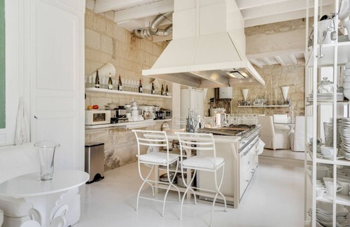 Saumur Villa | Saumur en Blanc - Four Bedroom Villa, Sleeps 8