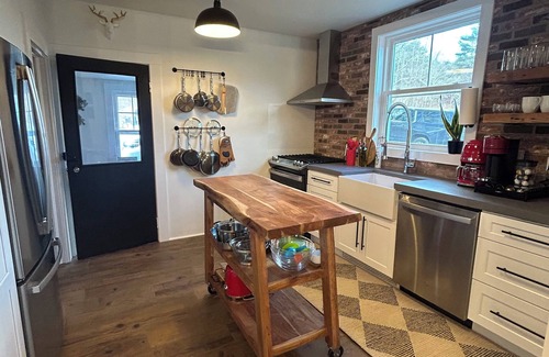 Windham House | Sauna, Mnt Views, Hot tub, <2 mins to slopes