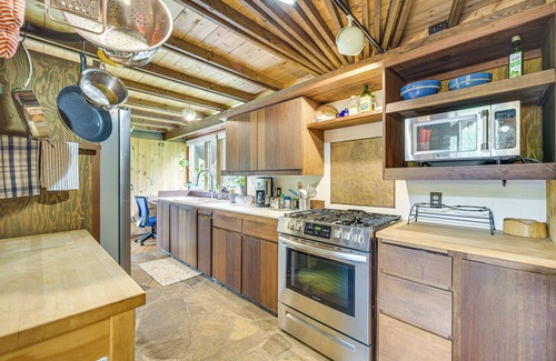 Sand Creek Cottage | Sauna & Screened Porch: Otter Creek Getaway!
