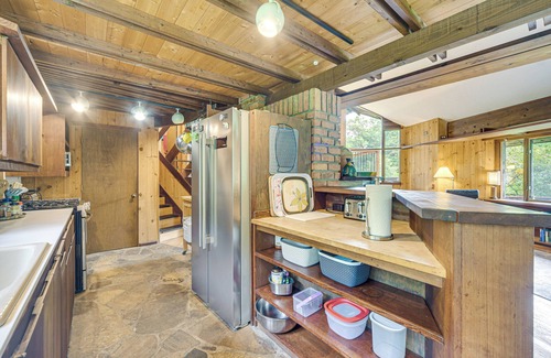 Sand Creek Cottage | Sauna & Screened Porch: Otter Creek Getaway!