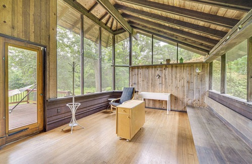 Sand Creek Cottage | Sauna & Screened Porch: Otter Creek Getaway!