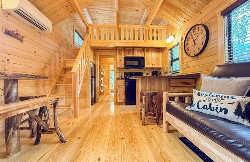 Lincoln Cabin | SaunaHaus – Log Cabin + Private Sauna by the Brook