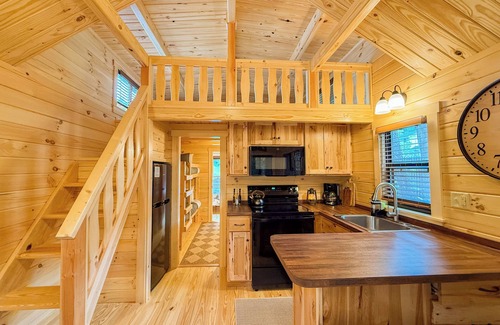 Lincoln Cabin | SaunaHaus – Log Cabin + Private Sauna by the Brook