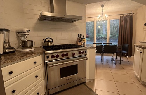 Grand Bend House | Saunter to the Beach (3 min walk)