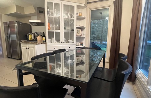Grand Bend House | Saunter to the Beach (3 min walk)