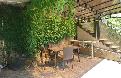 Odessa House | Sauvignon-Zagara