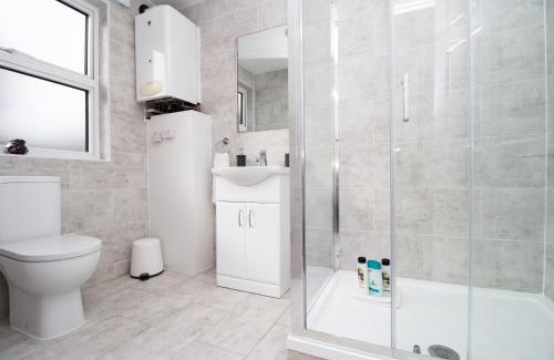 Marlborough House | SAV - 4 Bed Town House, Harrow