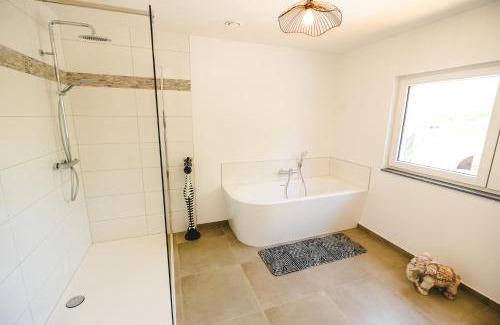 Heer Villa | Savana Moon